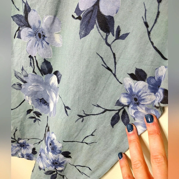 Linen Elena Baldi short sleeved floral top size small - Picture 3 of 8